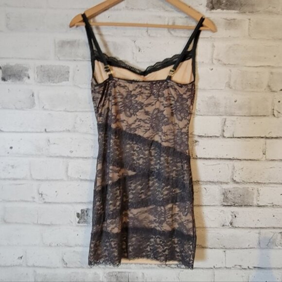 ARK & Co Grey And Nude Lace Dress - Picture 4 of 6